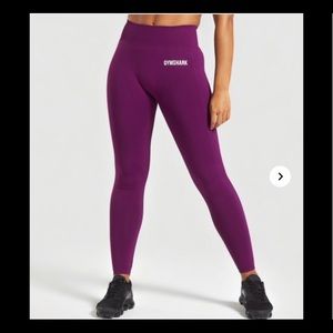 Lightweight seamless deep magenta